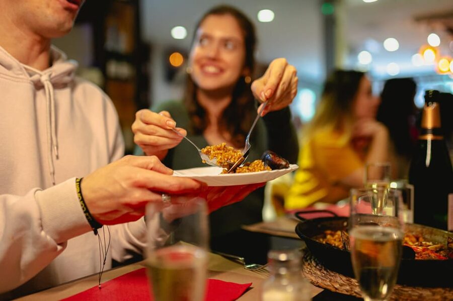 Barcelona: El Born Food Walking Tour with Tapas and Drinks - Four drinks, including vermouth and cava