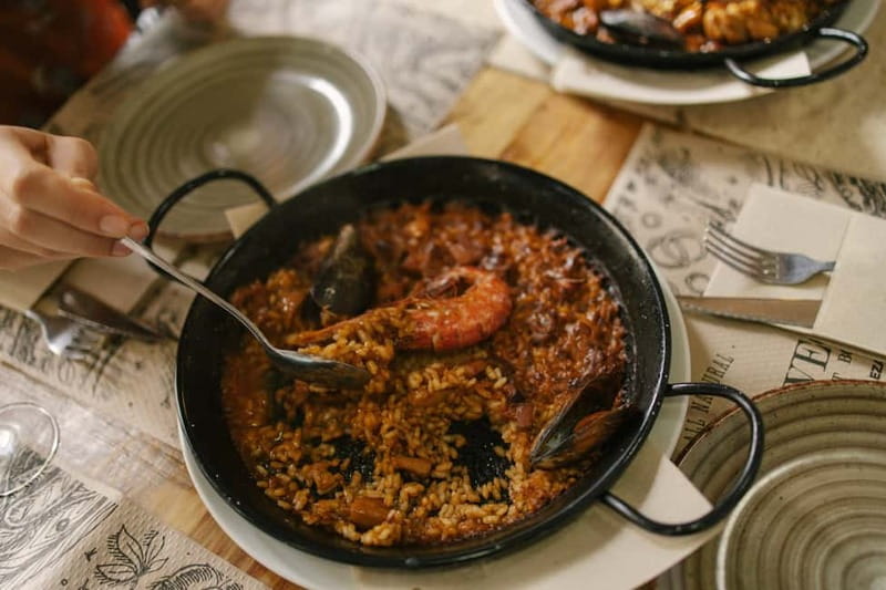 Barcelona: Food Walking Tour with Tapas and Wine - Key points at a glance