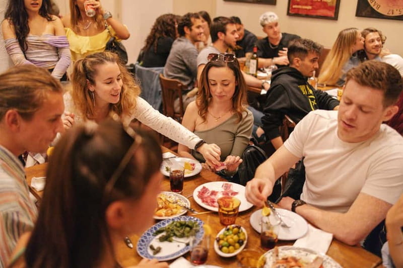 Barcelona: Food Walking Tour with Tapas and Wine - What the guide adds to the meal