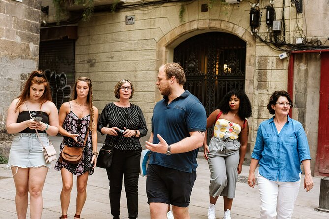 Barcelona Gothic Quarter Tapas & Taverns Food & Wine Tour - Stop three: a seated Catalan meal