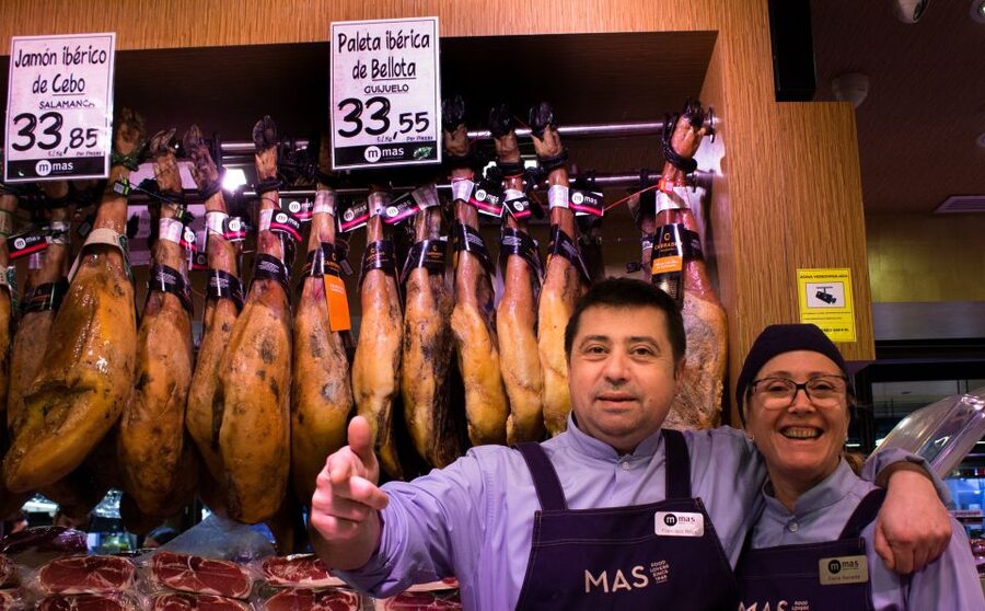 Barcelona: Market, Tasty Tapas/Food and Gothic History Tour - How much food and drink do you receive?