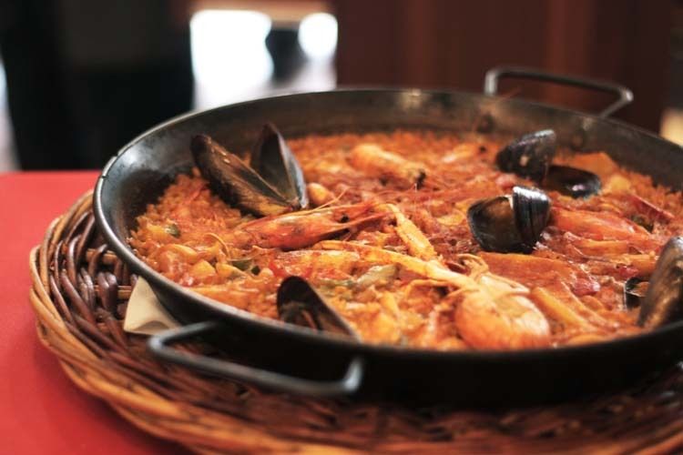 Barcelona: Old Town Tapas & Paella Food Tour with 8 Tastings - Tapas at a family-run restaurant