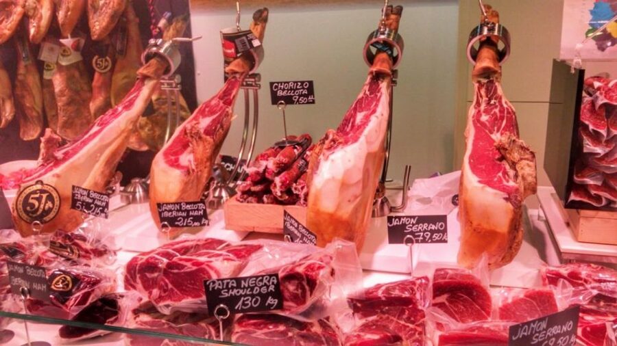 Barcelona: Street Food & Sightseeing Tour with Local Market - Walking through the Gothic Quarter