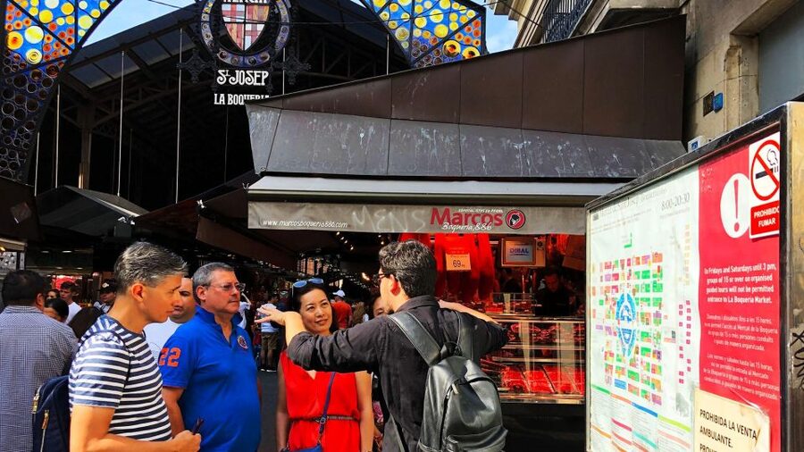 Barcelona: Street Food & Sightseeing Tour with Local Market - La Boqueria, Barcelona’s famous food market