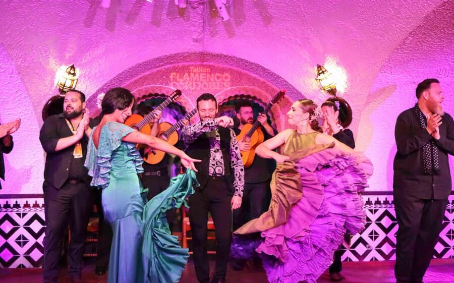 Barcelona: Tablao Flamenco Cordobes with Food/Drink Options - Arriving on La Rambla