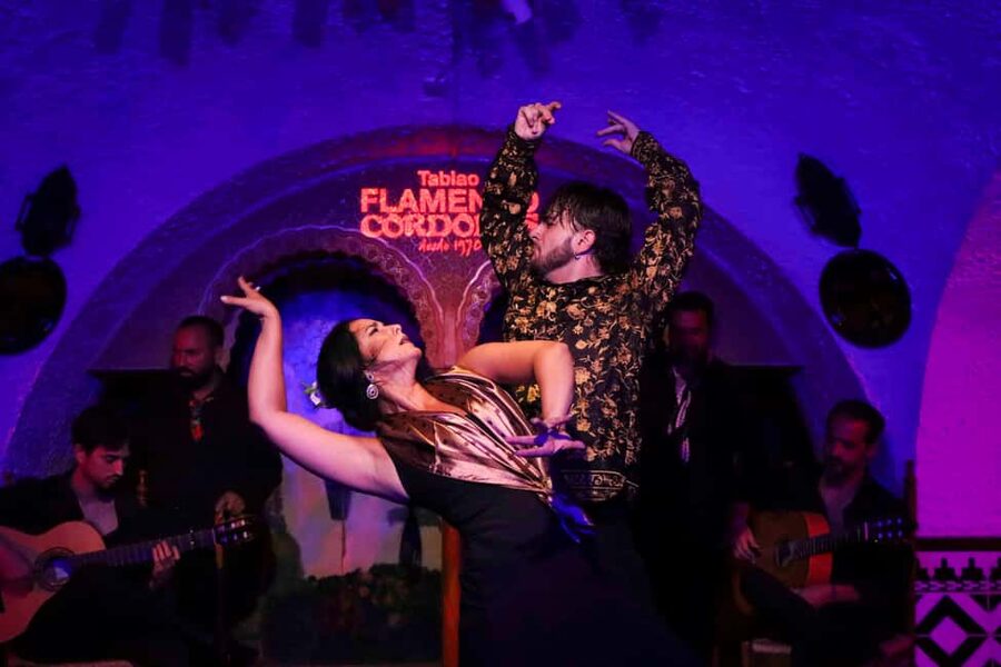 Barcelona: Tablao Flamenco Cordobes with Food/Drink Options - What happens during the 70 to 135 minutes