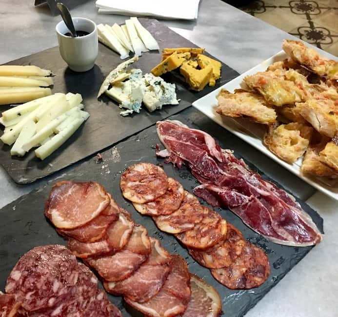 Barcelona Tapas Crawl food & drinks all included - Key points at a glance