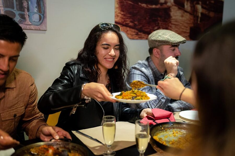 Barcelona: Tapas Tour with Food Tastings and Drinks - At a glance