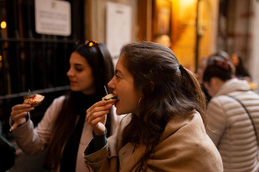 Barcelona: Tapas Tour with Food Tastings and Drinks - Starting beside Correos and Telégrafos