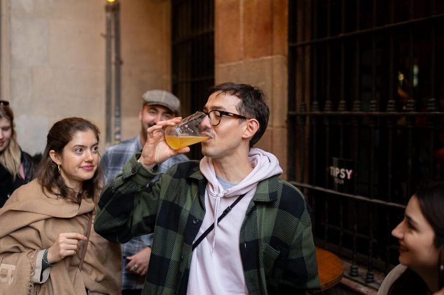 Barcelona: Tapas Tour with Food Tastings and Drinks - Nine tastings, from bravas to Catalan dessert