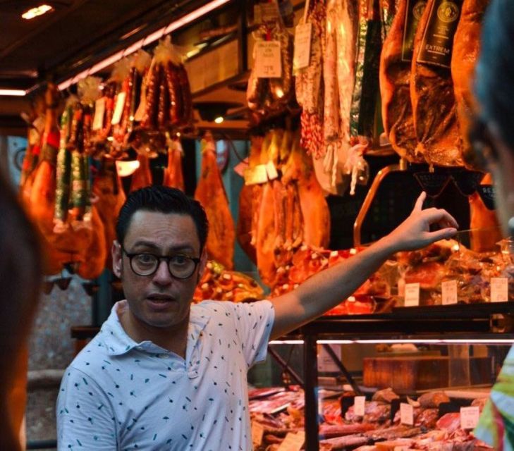 Barcelona: Tapas Walking Tour with Food, Wine, and History - A social evening with a maximum of 16 people