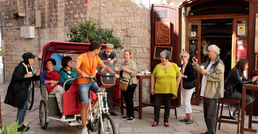 Bari: Rickshaw Street Food Tour - Riding into Bari Vecchia by rickshaw