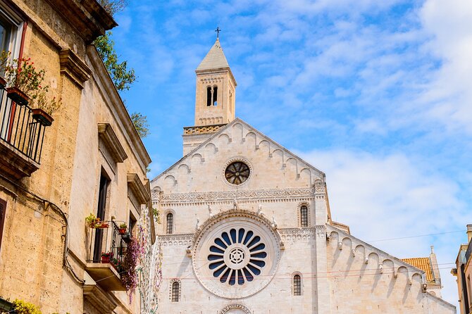 Bari: Street Food Walking Tour with a Local Guide - Handmade orecchiette at Cala Tin Puglia
