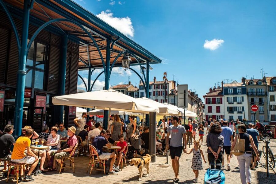 Bayonne: Guided Food Walking Tour (with Food and Drinks) - Who should book this experience?