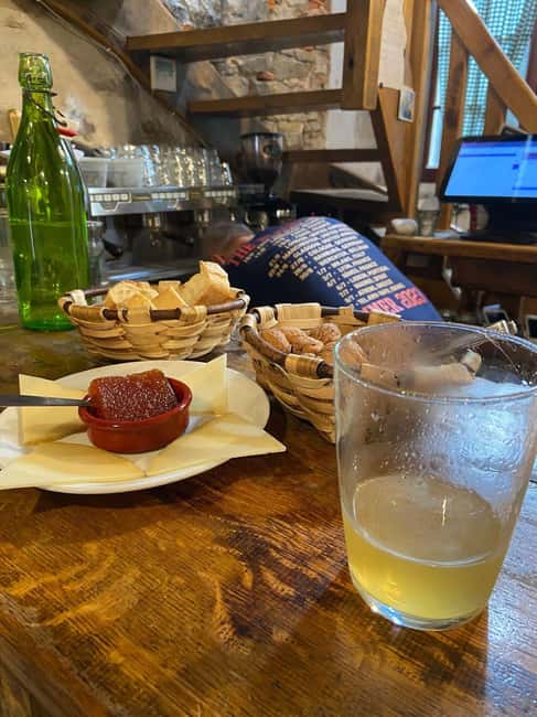 Bayonne: Guided Food Walking Tour (with Food and Drinks) - Basque cake and a historic coffee roaster