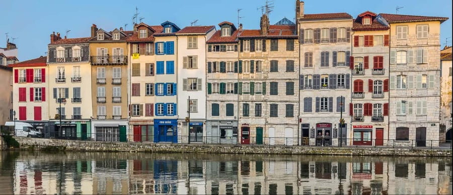 Bayonne: Guided Food Walking Tour (with Food and Drinks) - Starting with Bayonne’s chocolate and old town