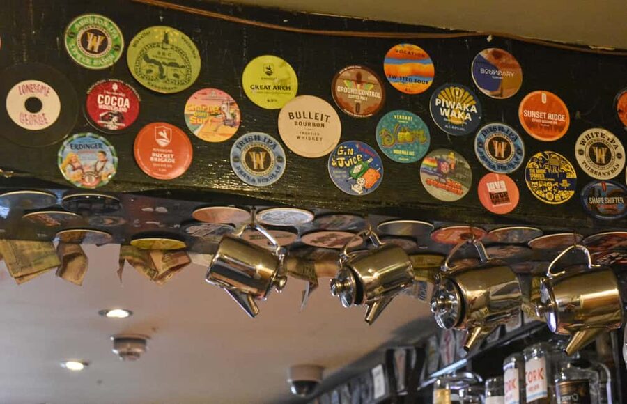 Belfast: Food Tour with 10+ Tastings of Bread, Beer, Seafood - Historic pubs, Guinness, and a local beer