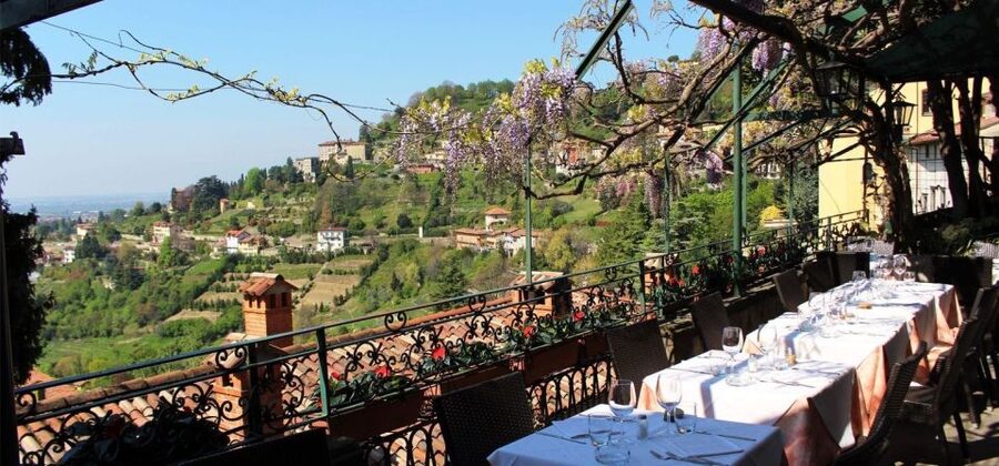 Bergamo: 3.5-Hour Traditional Food Tour - The first stop: aperitivo in the Old Square