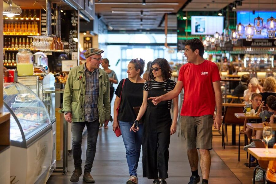Bilbao: Exclusive Food & Wine Tasting Tour with Local Guide - Practical details that affect the experience
