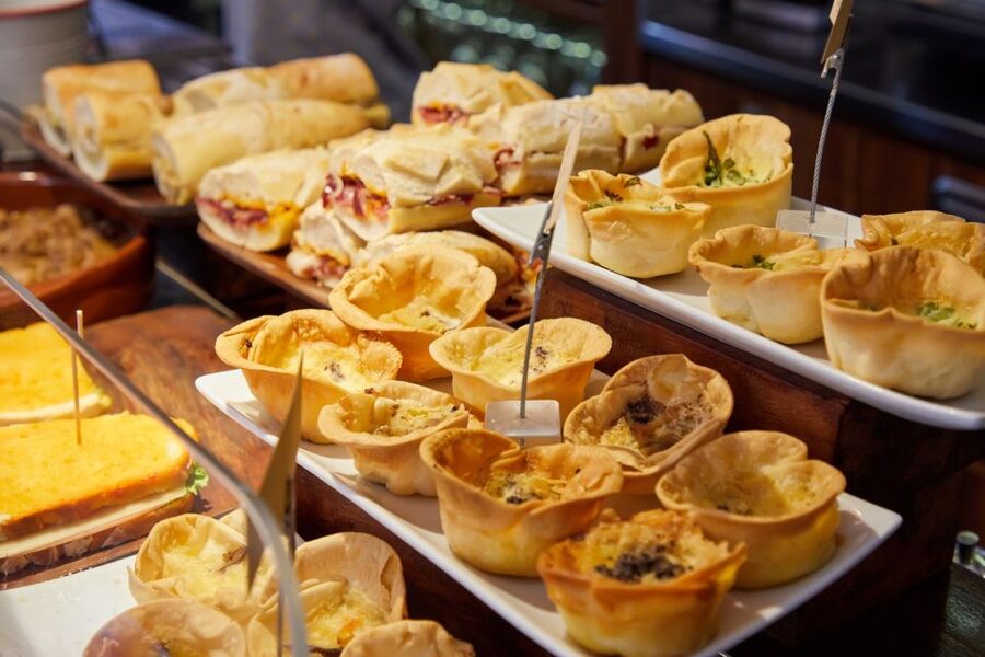Bilbao: Exclusive Food & Wine Tasting Tour with Local Guide - Why a pintxos walk is the right way to meet Bilbao