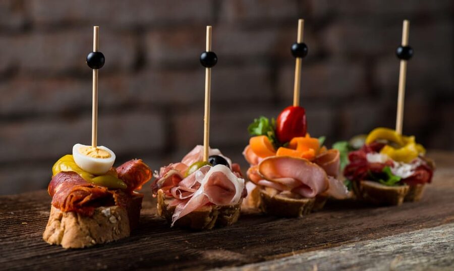 Bilbao: Gastronomic and Cultural Walking Tour with Tastings - What makes Casco Viejo worth exploring on foot
