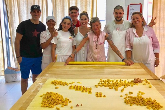 Bologna Food Tour from a local perspective - Piazza Maggiore between the tastings