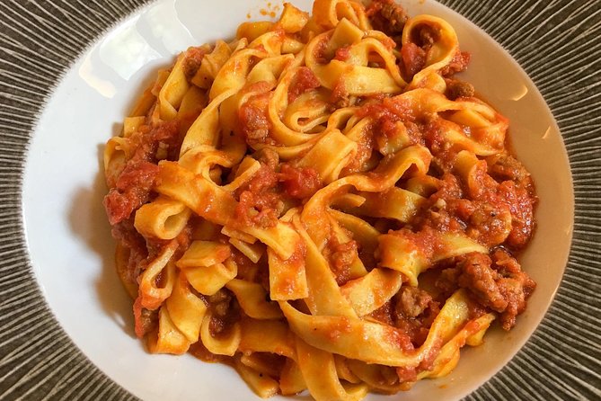 Bologna: Full meal Food Tour with Local Delights by Do Eat Better - Why this food walk works in Bologna
