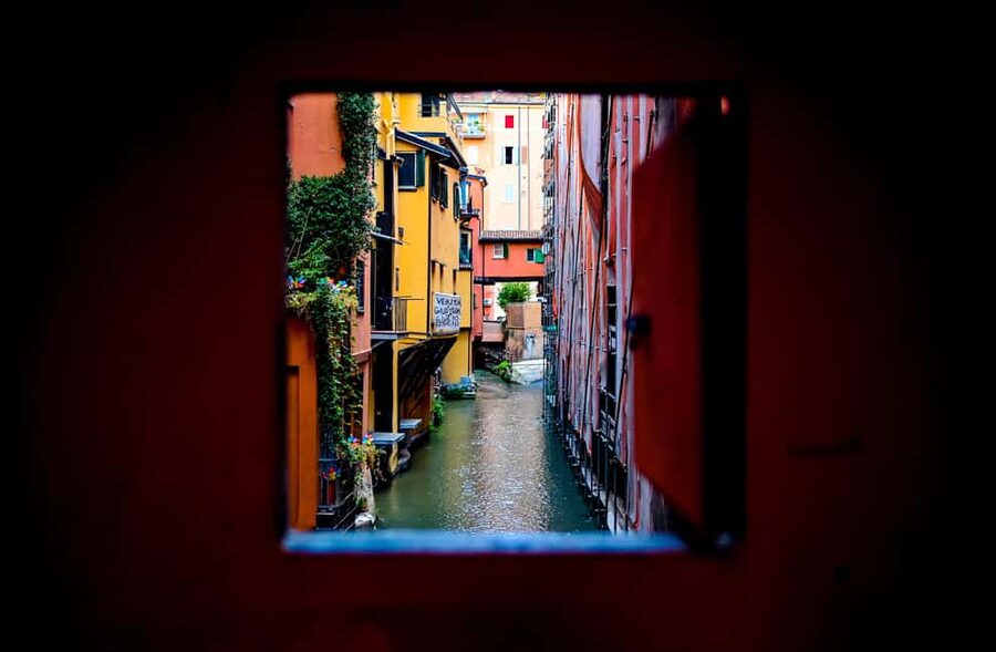 Bologna: Local Food Tour with Authentic Tastings and Wine - What the tour does well, and where it falls short