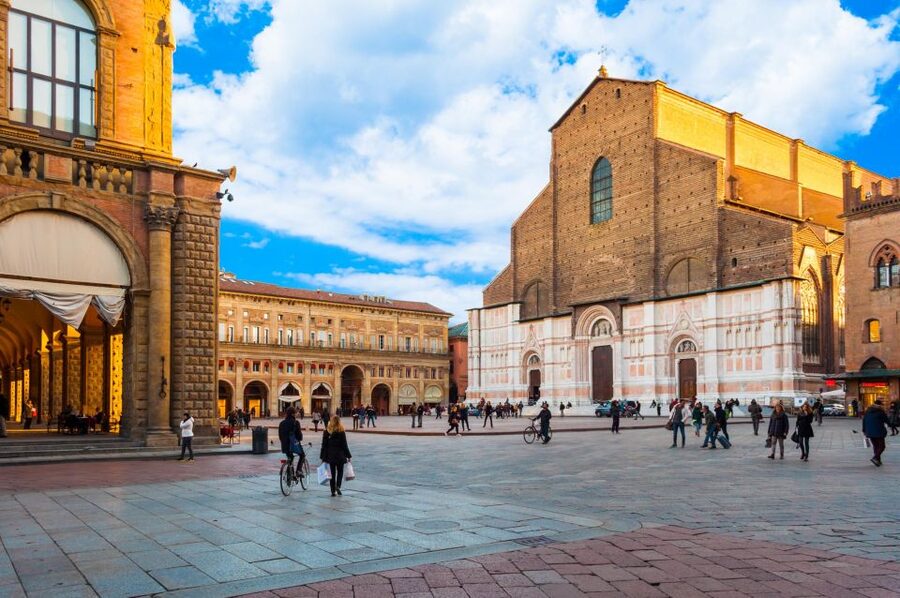 Bologna: Open Bus City Tour and Local Food Tasting - How the hop-on, hop-off option really works