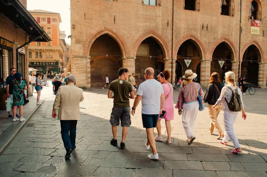 Bologna: Street Food Tour in the Historic Center - Four stops, four ways to taste Bologna