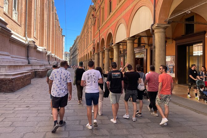 Bologna: Walking Food Tour and Highlights with a Local Guide - Mortadella, bread, and wine in Vicolo Ranocchi