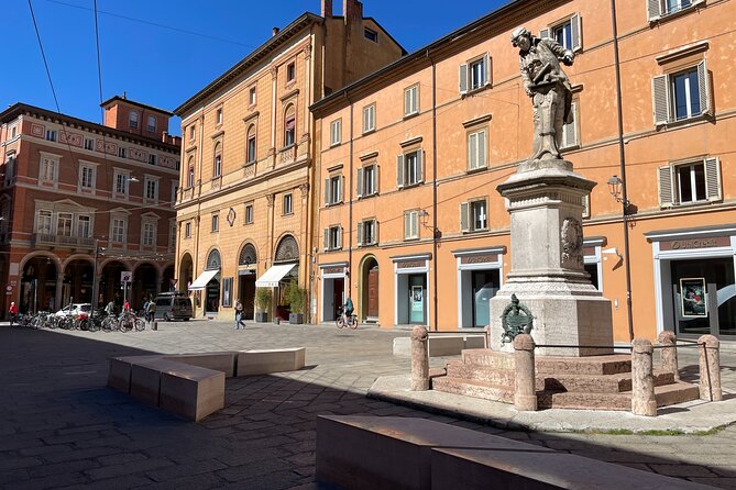 Bologna: Walking Food Tour and Highlights with a Local Guide - The Two Towers and the short sightseeing stretch