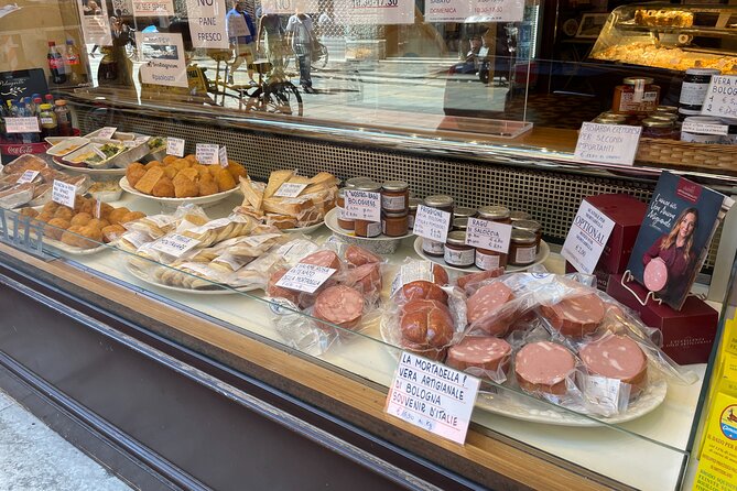 Bologna: Walking Food Tour and Highlights with a Local Guide - A sweet finish with Italian gelato