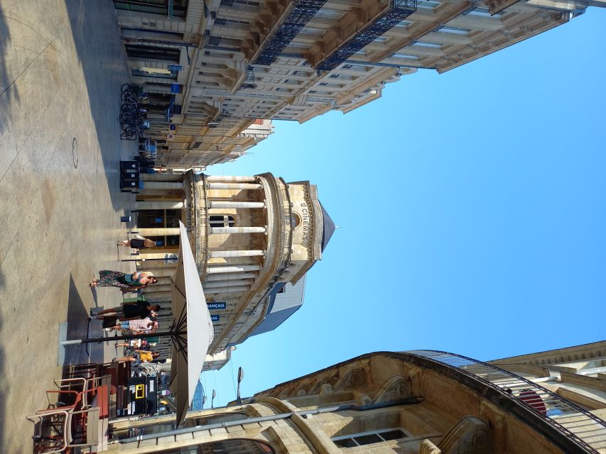 Bordeaux food tour: sweet specialities & highlights - Starting beneath the Grosse Cloche