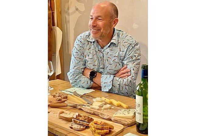 Bordeaux Old Town Food and Wine Tour - Cheese, charcuterie, and the pleasure of choosing