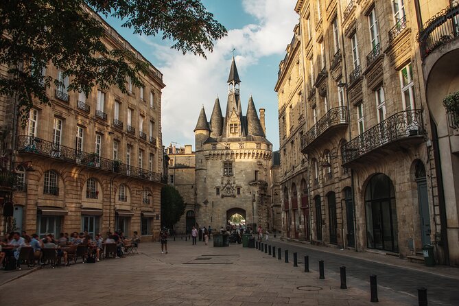 Bordeaux Old Town Food and Wine Tour - Canelé and other Bordeaux sweets