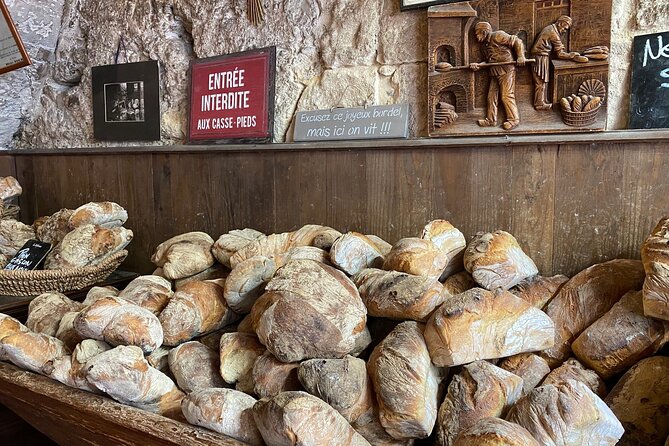 Bordeaux Old Town Food and Wine Tour - The guides and the value of a small group