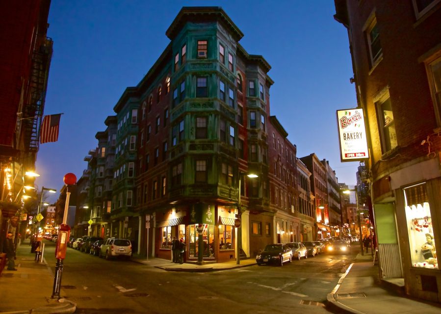 Boston: Historic Pubs Walking & Ferry, Food & Drink Tour - Lunch and a drink at the 1780 tavern