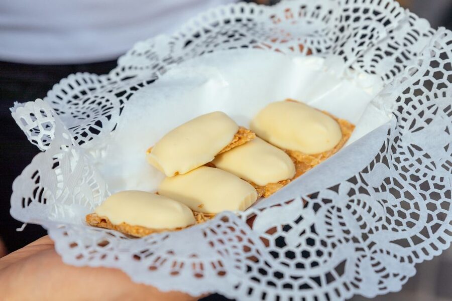 Bruges: Private Food Tour – 10 Tastings with Locals - The guides can shape the whole experience
