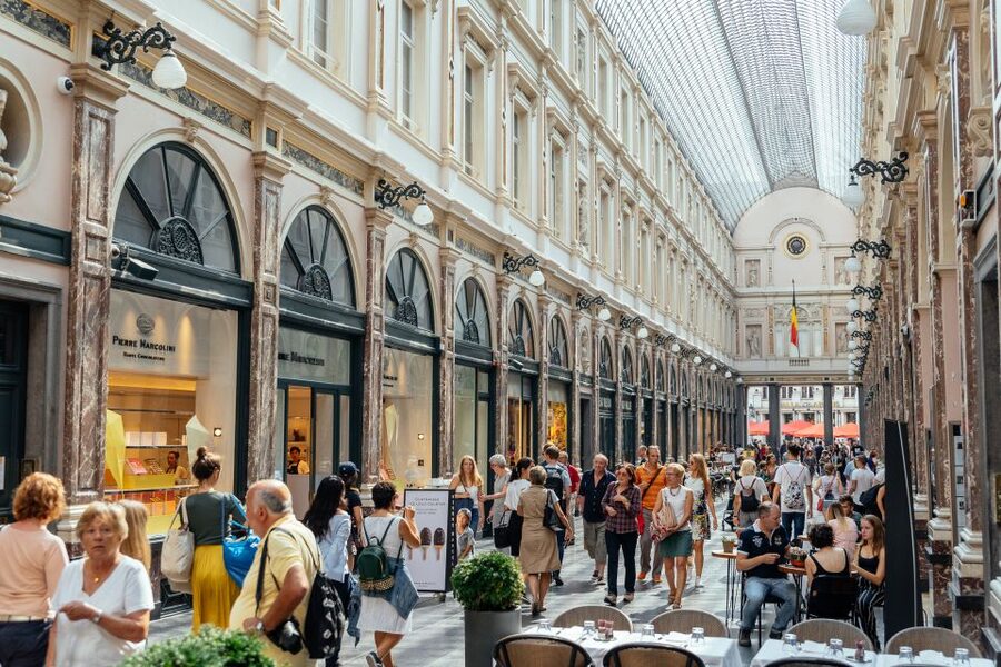 Brussels: Private Food Tour – 10 Tastings with Locals - Walking Through La Bourse and Saint Gery