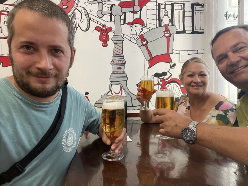 Budapest Bites: A street food adventure (3 iconic dishes) - A walking lesson in Budapest’s districts and buildings