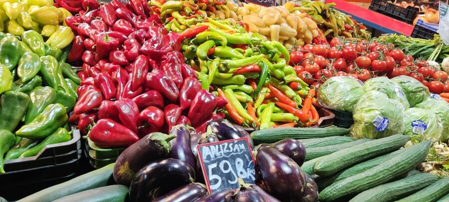 Budapest: Central Market Hall Guided Food Tour with Tastings - Key points before you book