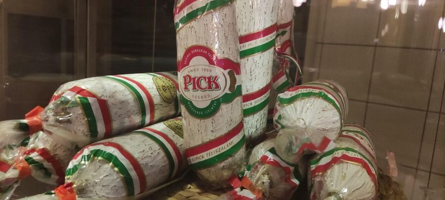 Budapest: Central Market Hall Guided Food Tour with Tastings - Cheese and three local honeys