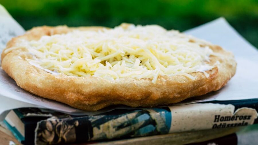 Budapest: Downtown Food Tour - Who should book this experience?