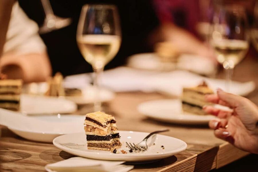 Budapest Guided Food Walking Tour with Drinks Included - Who should book this food walk?