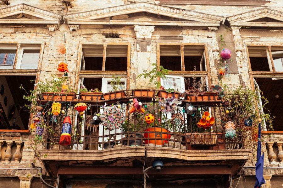 Budapest: Private Food Tour – 10 Tastings with Locals - Sweet stops: chimney cake and pastries