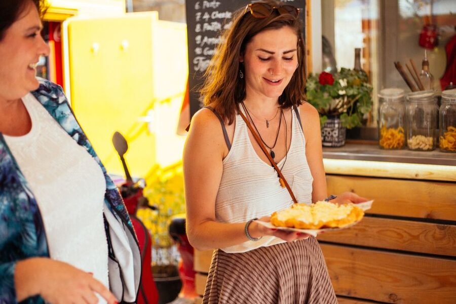 Budapest: Private Food Tour – 10 Tastings with Locals - Szimpla Kert and the Jewish Quarter