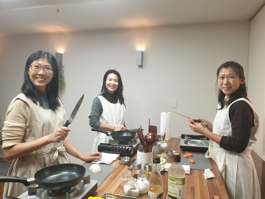 Busan: Small-Group Traditional Korean Food Cooking Class - Min’s teaching style and the small-group setting