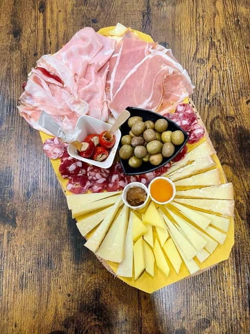 Cagliari: Food and Wine Tasting Experience - The guides make the shop feel personal