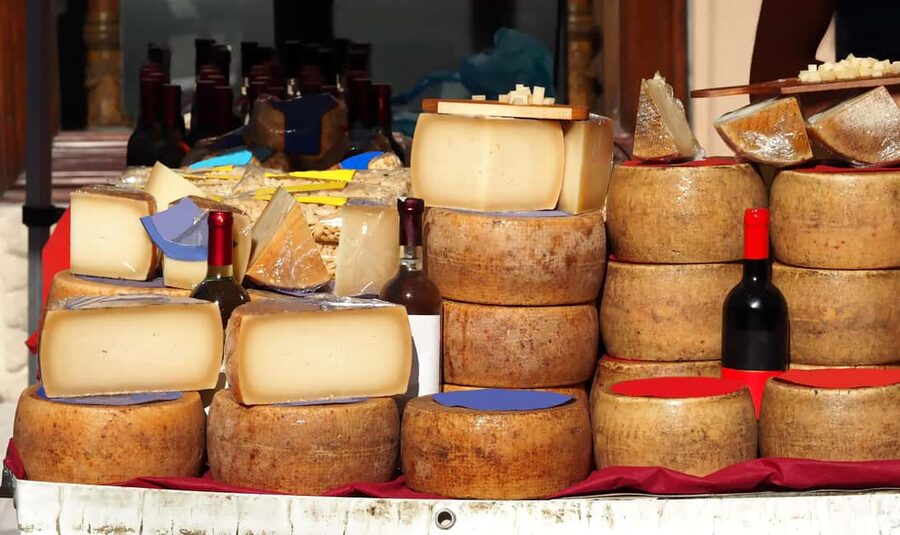 Cagliari: Taste Sardinia with a Full Meal Food Tour - Key points to know before booking